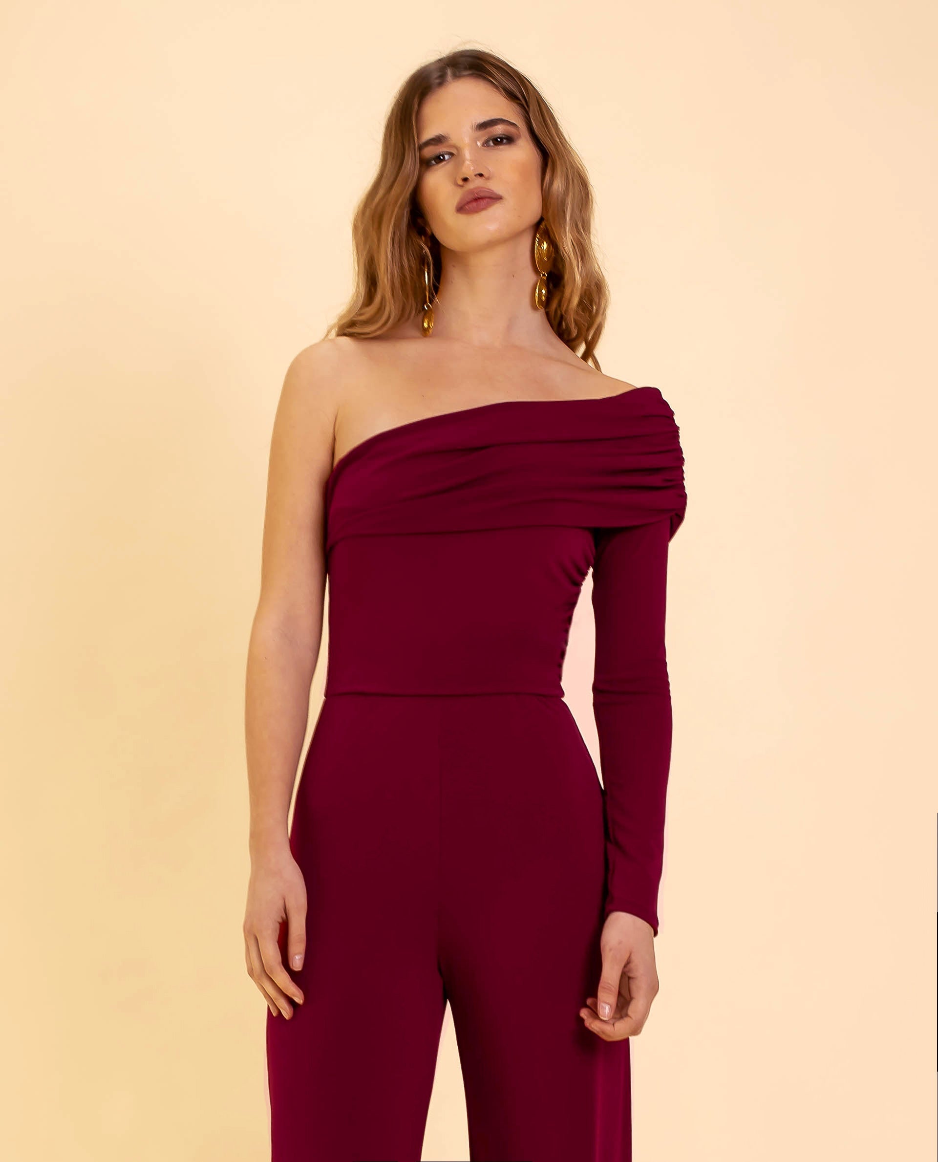 Diona | Elegante bordeauxrode jumpsuit met één schouder